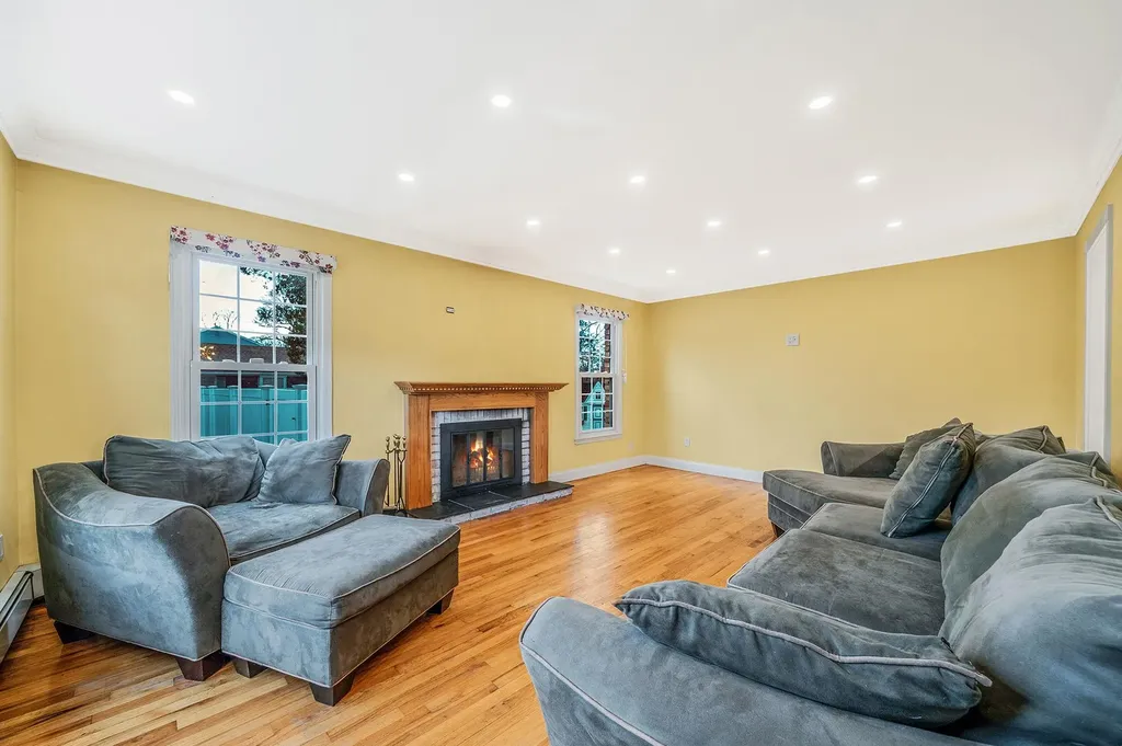 19 Rustic Road Yaphank NY 11980