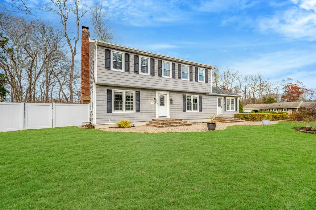 19 Rustic Road Yaphank NY 11980