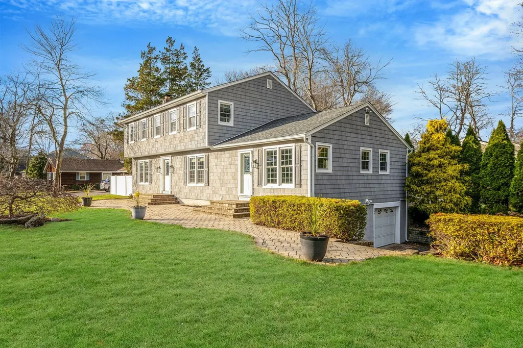 19 Rustic Road Yaphank NY 11980