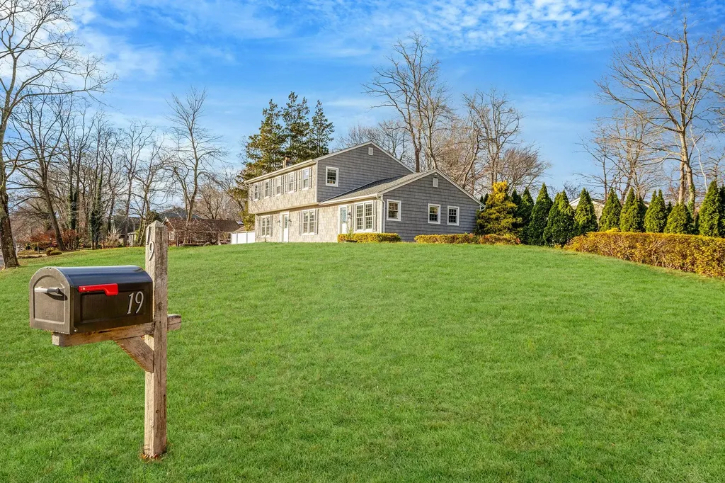 19 Rustic Road Yaphank NY 11980