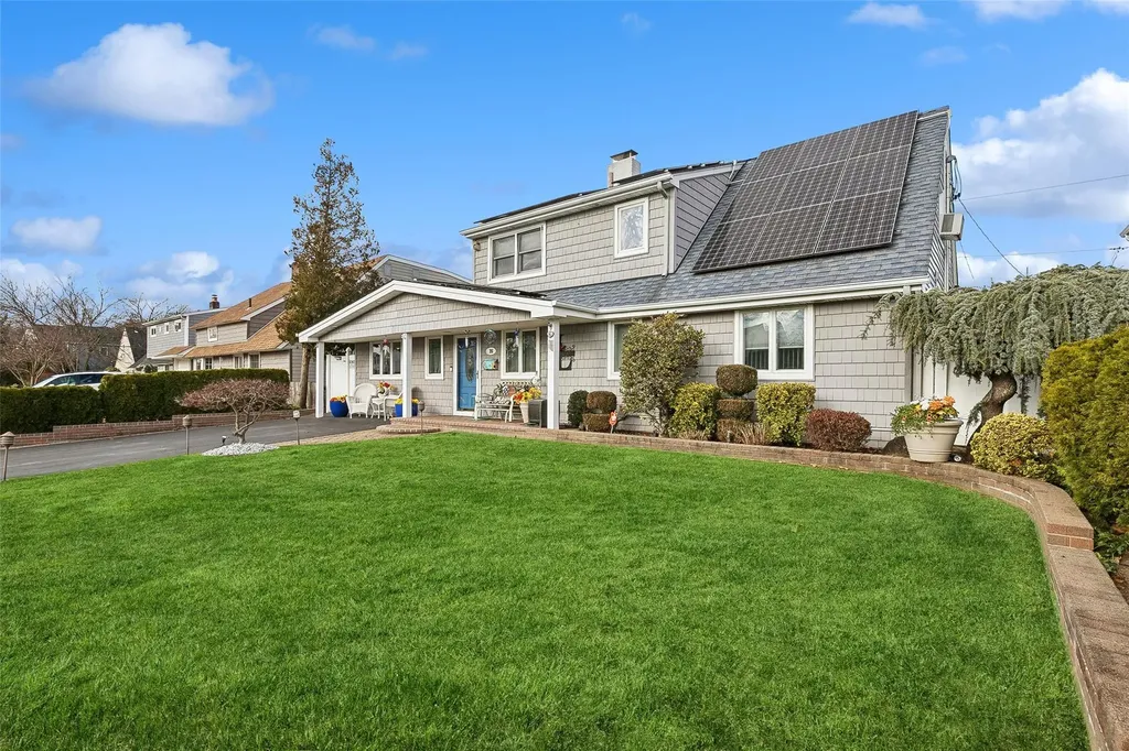 35 Squirrel Lane Levittown NY 11756