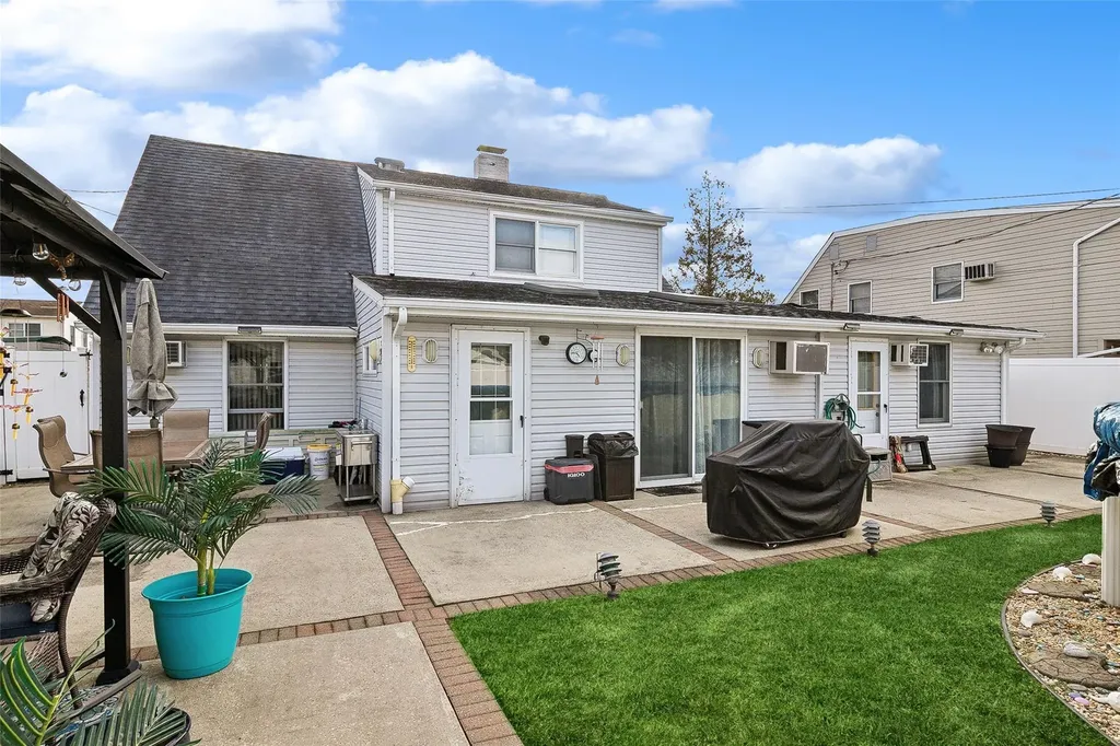 35 Squirrel Lane Levittown NY 11756
