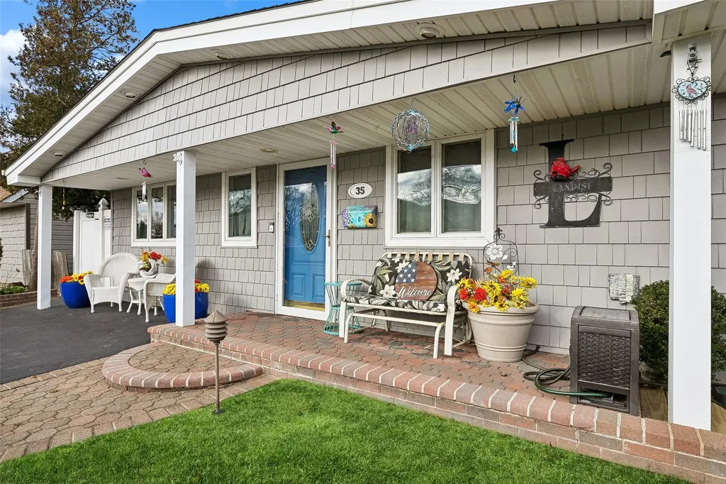 35 Squirrel Lane Levittown NY 11756