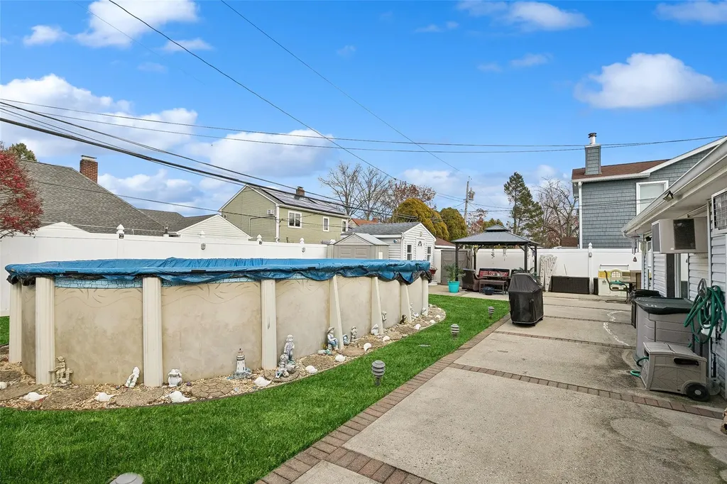 35 Squirrel Lane Levittown NY 11756