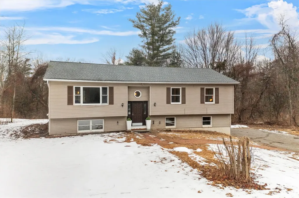 82 Peach Road Poughkeepsie NY 12601