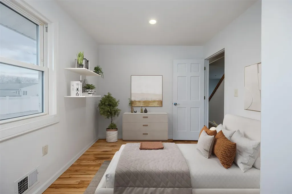 311 Neptune Avenue West Babylon NY 11704