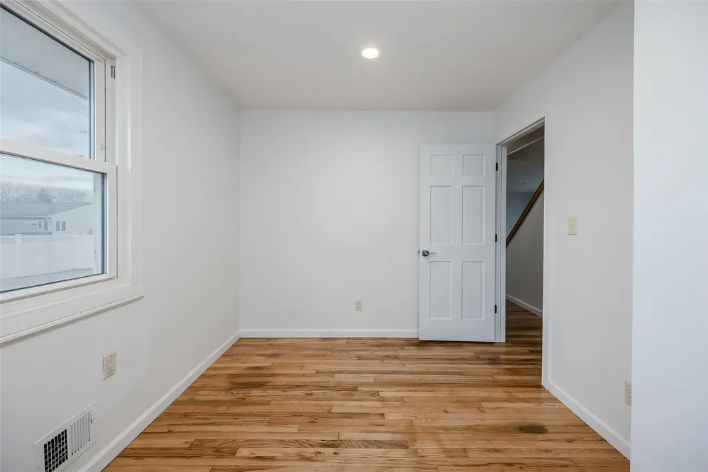 311 Neptune Avenue West Babylon NY 11704