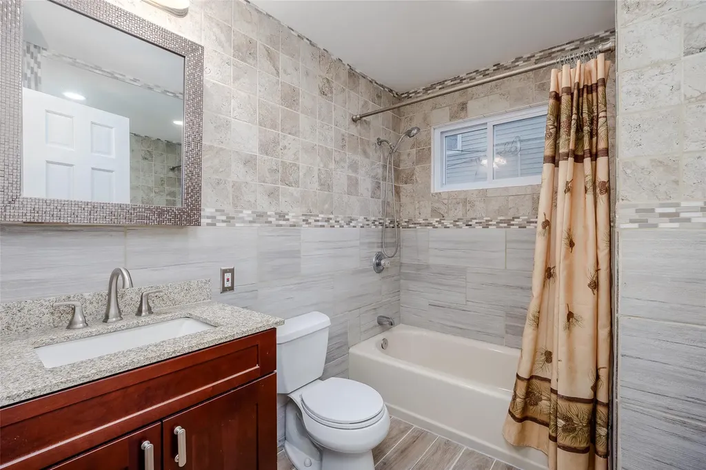 311 Neptune Avenue West Babylon NY 11704