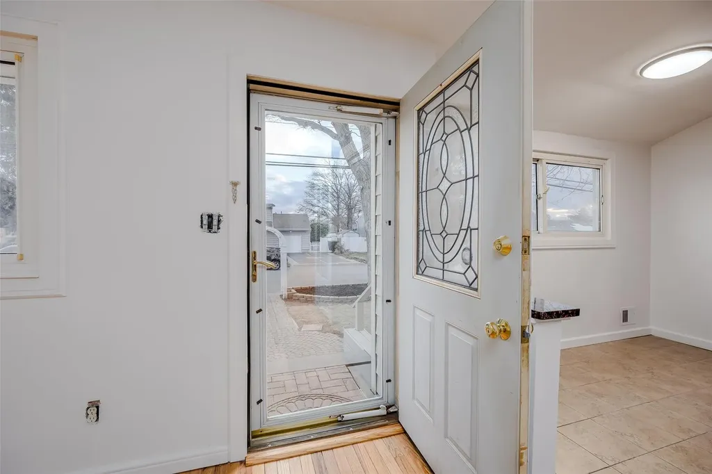 311 Neptune Avenue West Babylon NY 11704