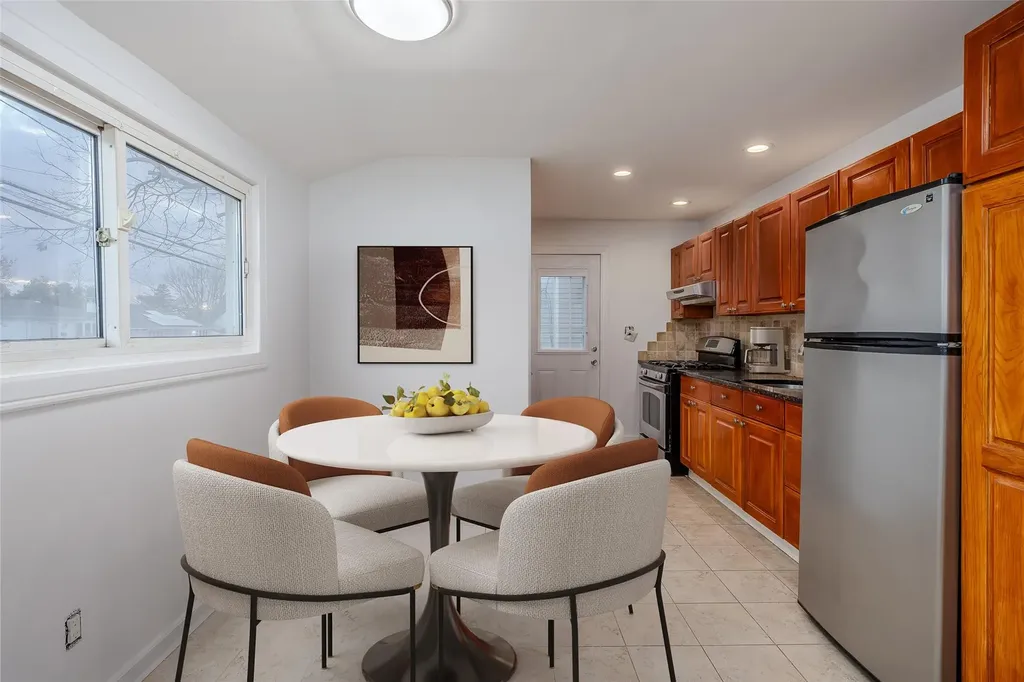 311 Neptune Avenue West Babylon NY 11704