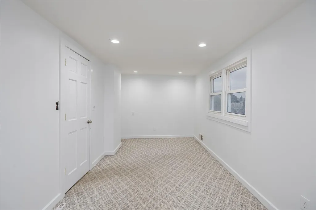 311 Neptune Avenue West Babylon NY 11704