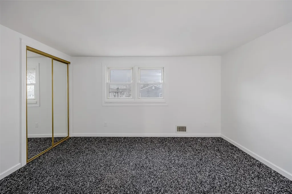 311 Neptune Avenue West Babylon NY 11704