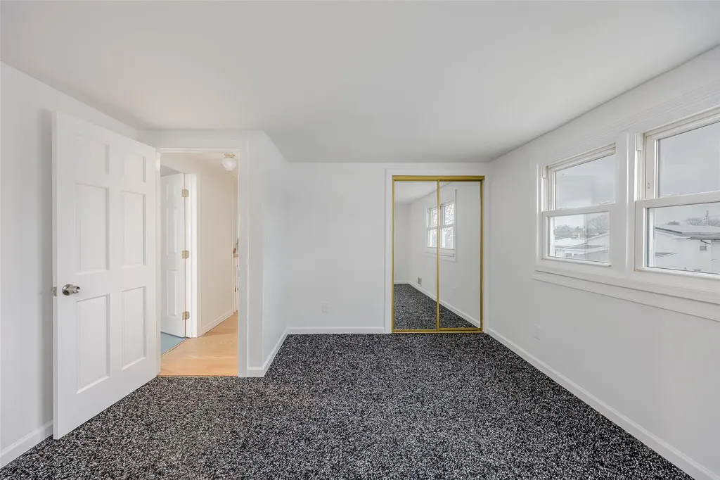 311 Neptune Avenue West Babylon NY 11704