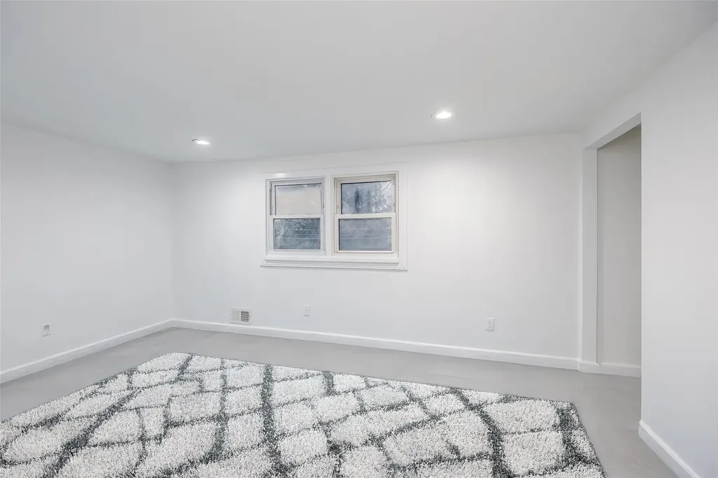 311 Neptune Avenue West Babylon NY 11704