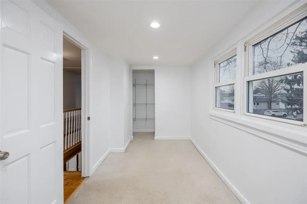 311 Neptune Avenue West Babylon NY 11704