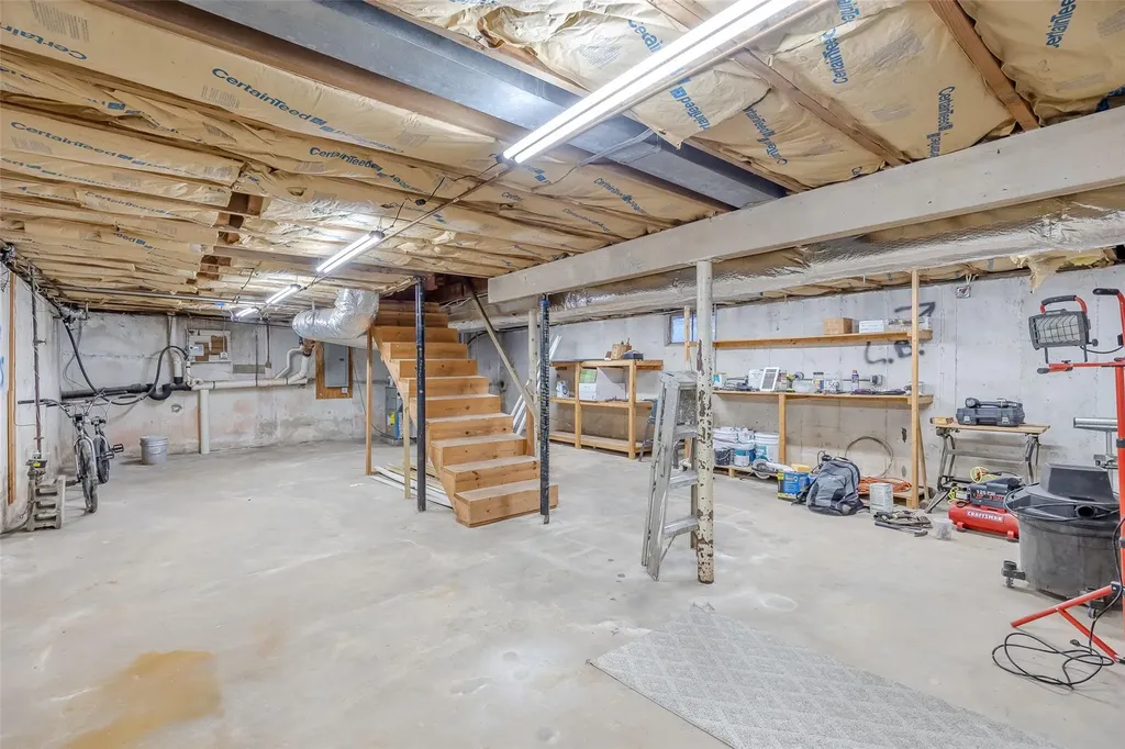 311 Neptune Avenue West Babylon NY 11704