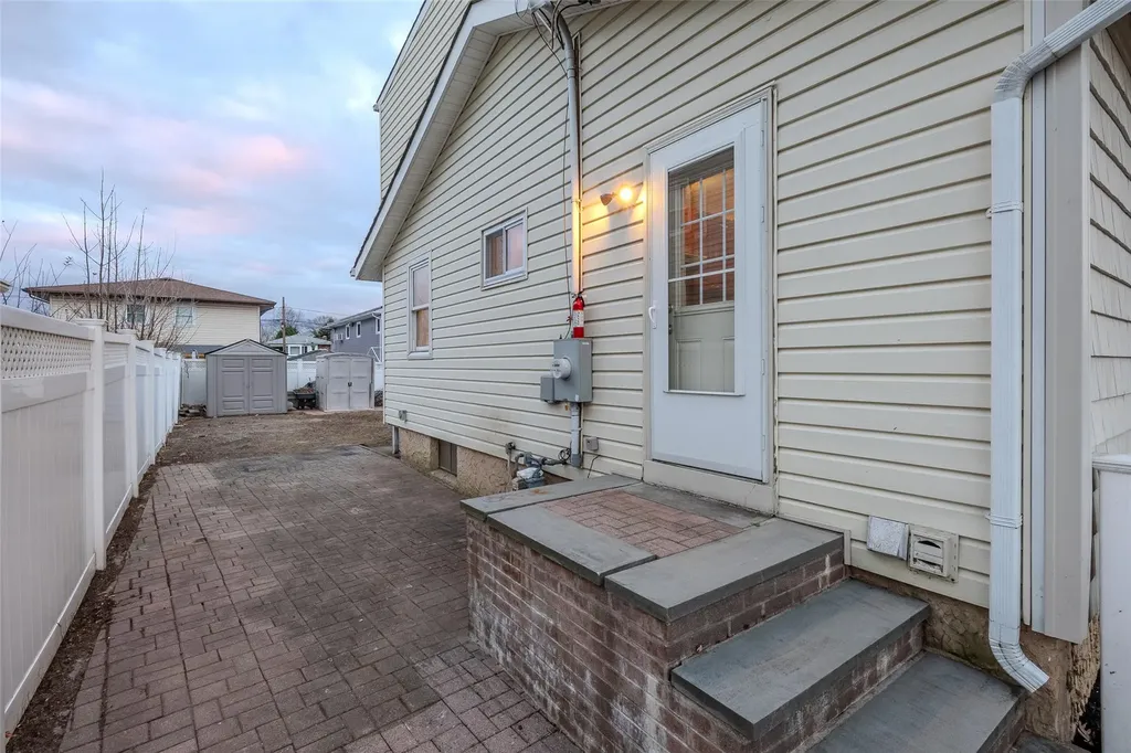 311 Neptune Avenue West Babylon NY 11704