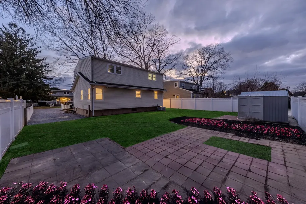 311 Neptune Avenue West Babylon NY 11704