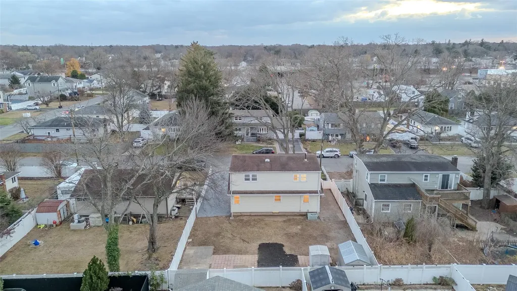 311 Neptune Avenue West Babylon NY 11704
