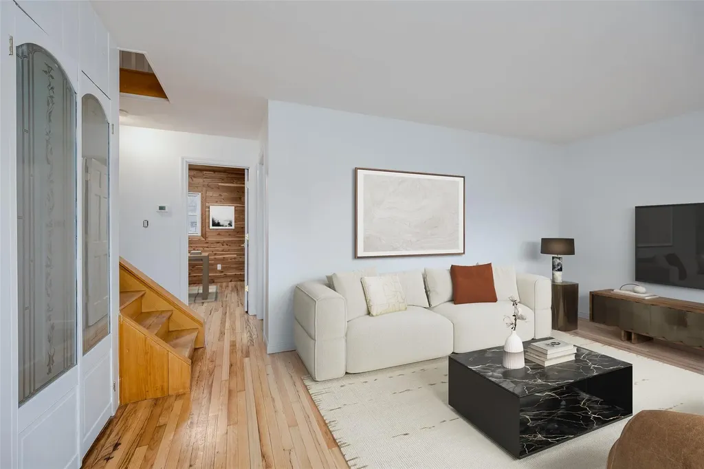 311 Neptune Avenue West Babylon NY 11704