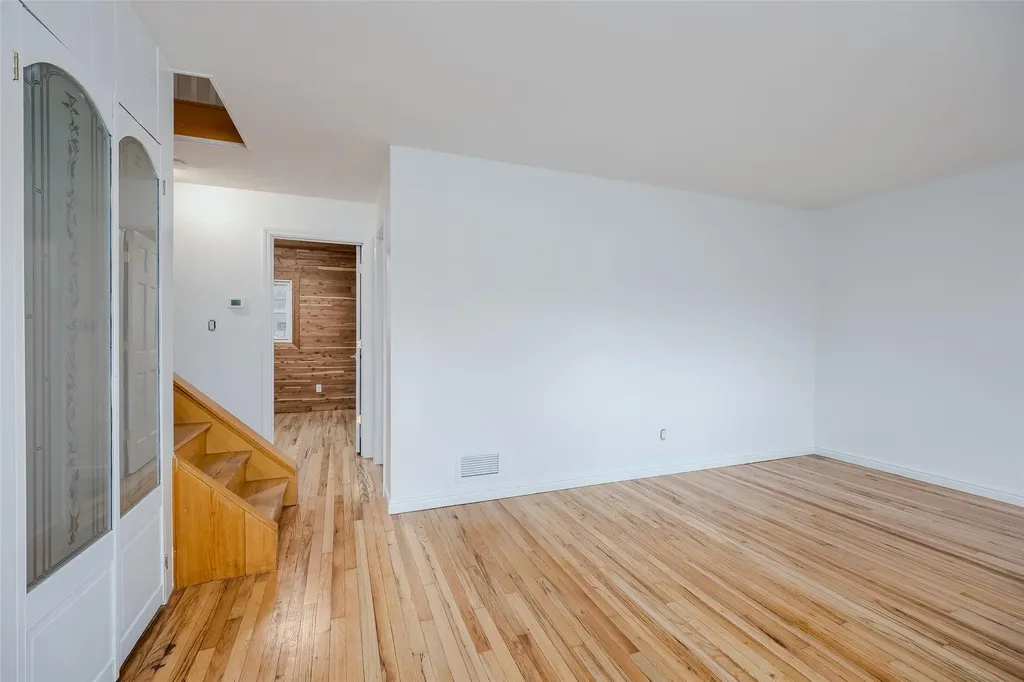 311 Neptune Avenue West Babylon NY 11704