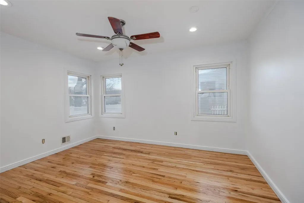 311 Neptune Avenue West Babylon NY 11704