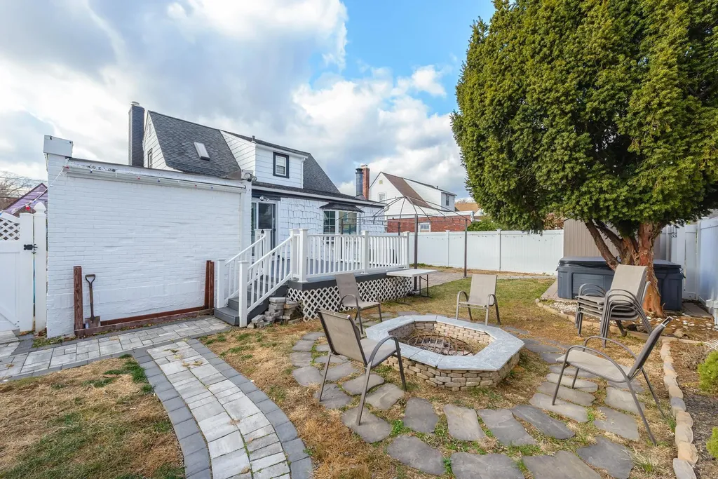48 Queen Street Freeport NY 11520