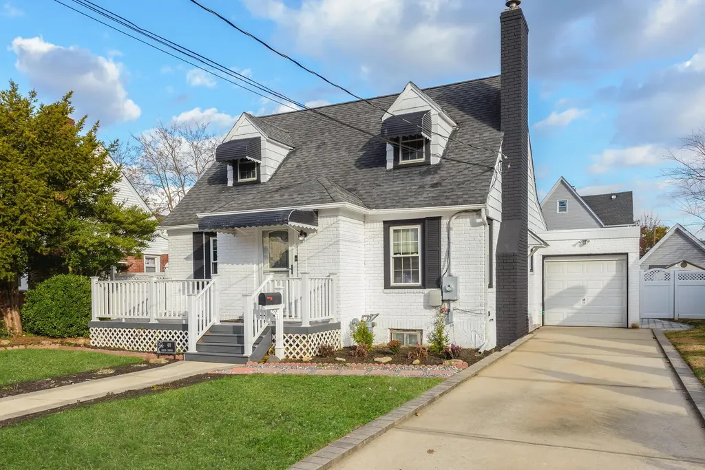 48 Queen Street Freeport NY 11520
