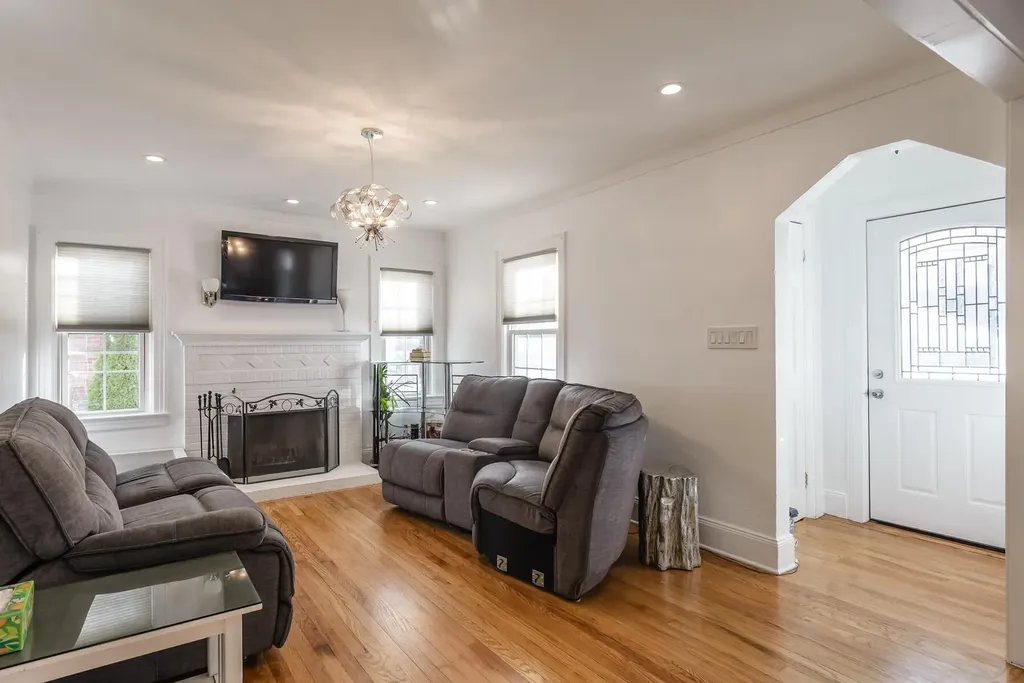 48 Queen Street Freeport NY 11520