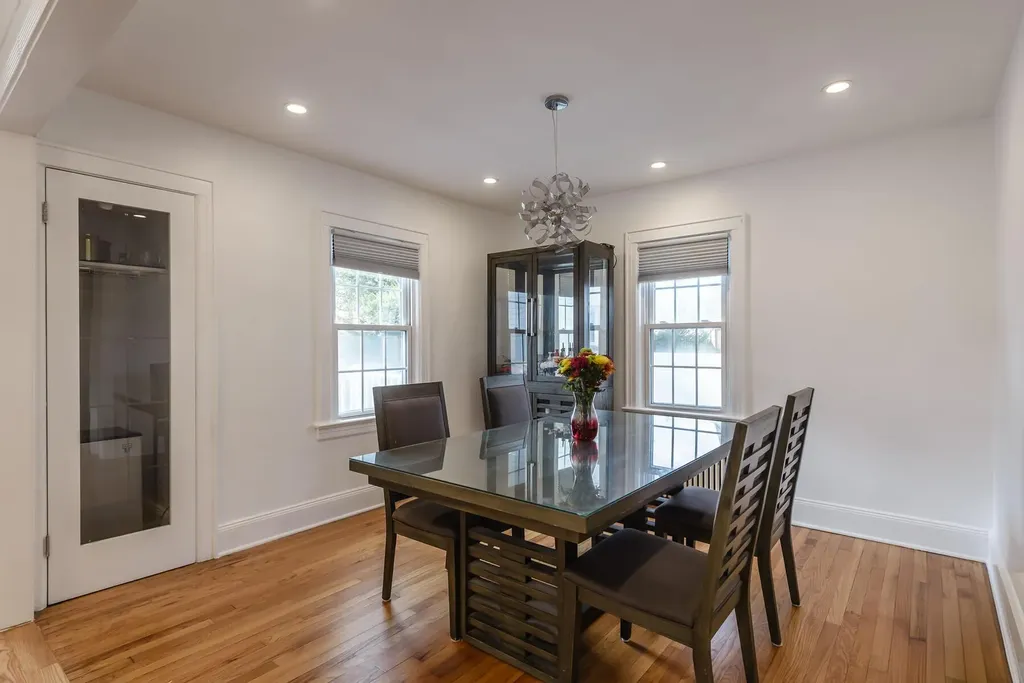 48 Queen Street Freeport NY 11520