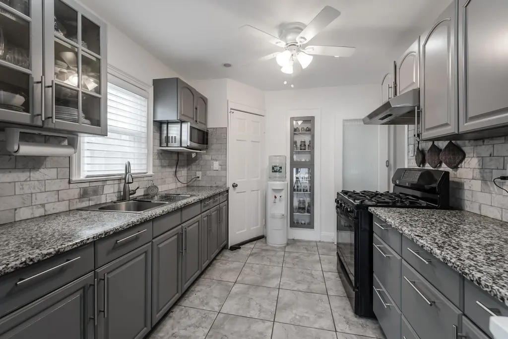 48 Queen Street Freeport NY 11520