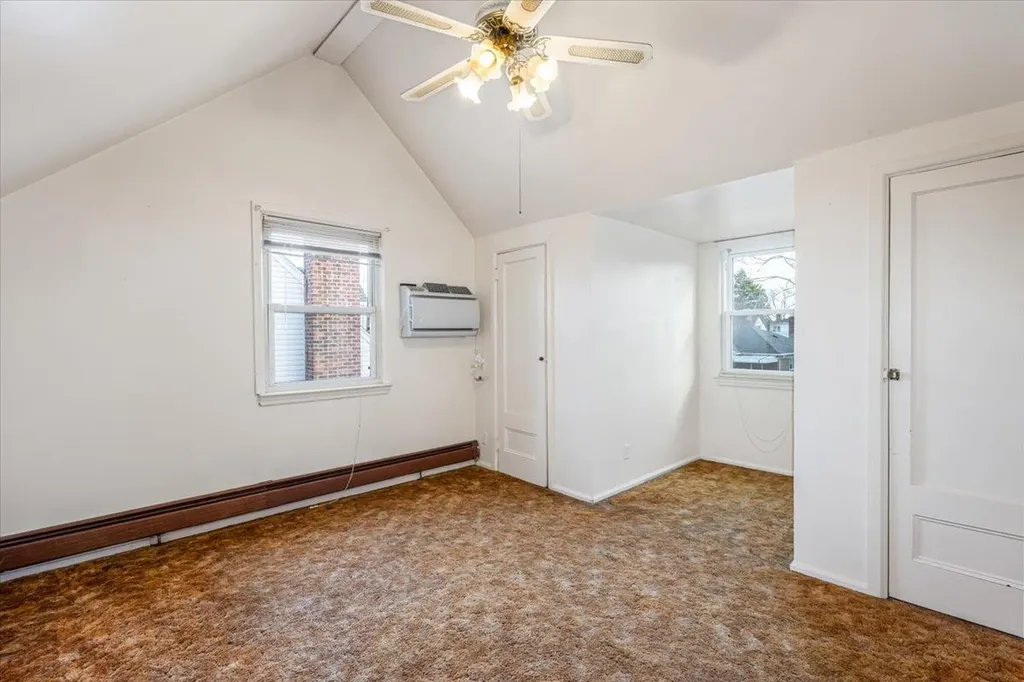 46 Leslie Lane New Hyde Park NY 11040