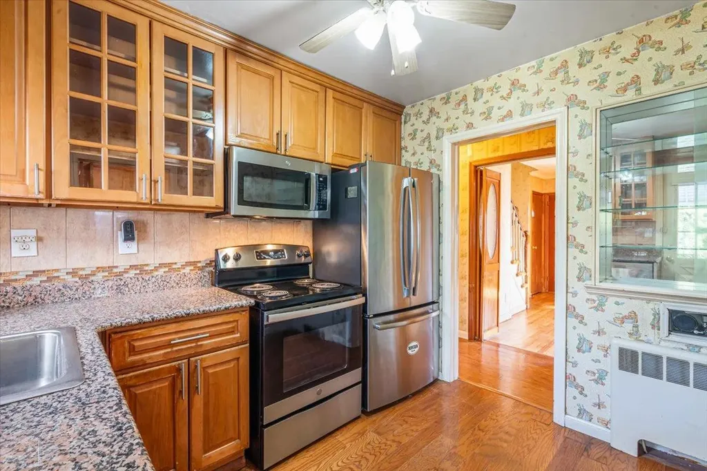 46 Leslie Lane New Hyde Park NY 11040