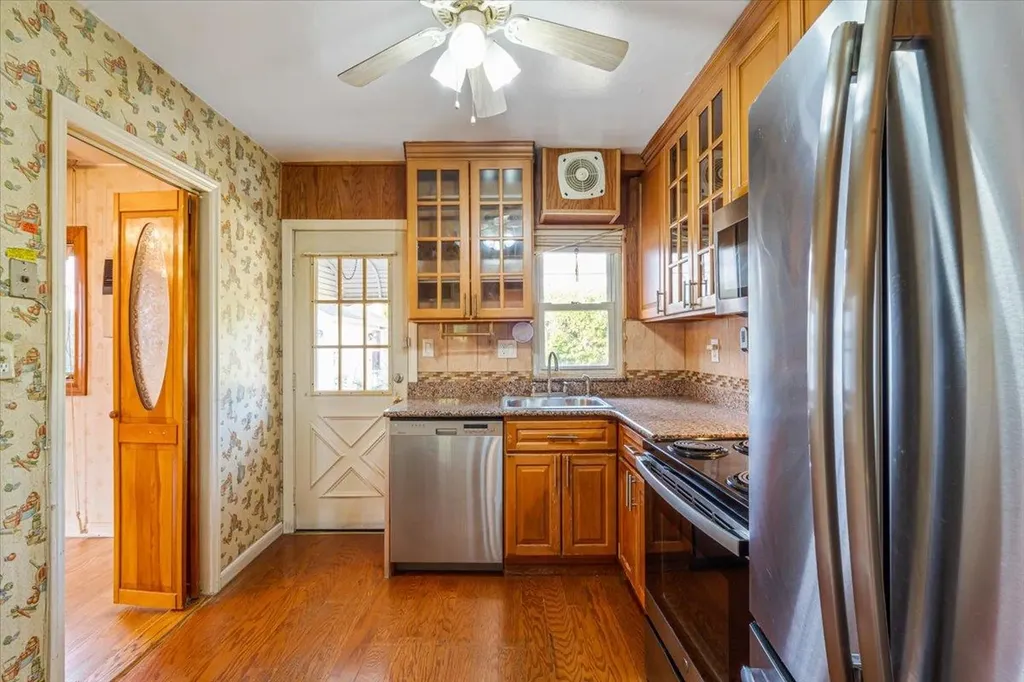 46 Leslie Lane New Hyde Park NY 11040