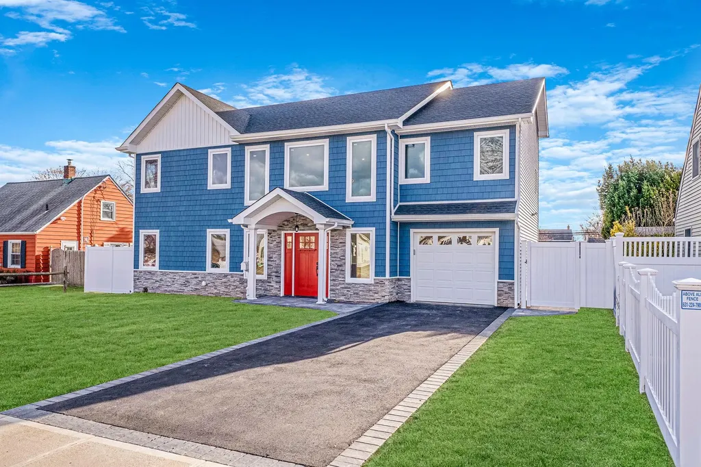 72 Crescent Lane Levittown NY 11756