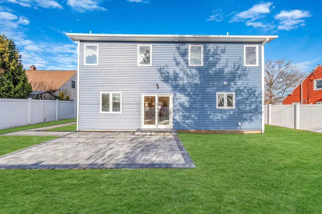 72 Crescent Lane Levittown NY 11756