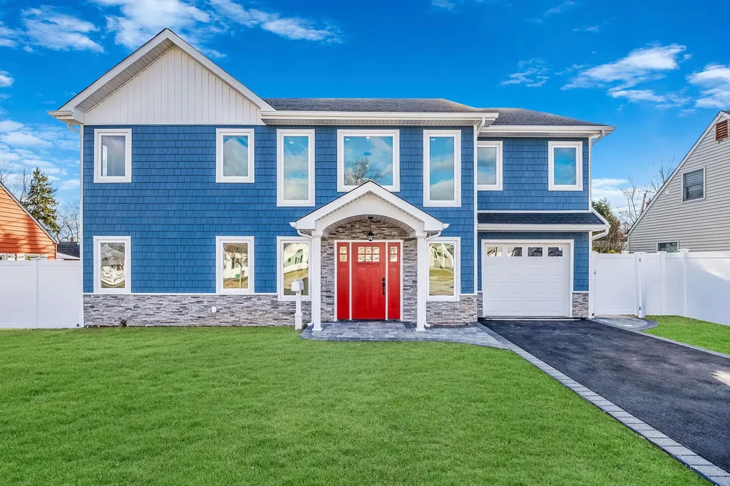 72 Crescent Lane Levittown NY 11756