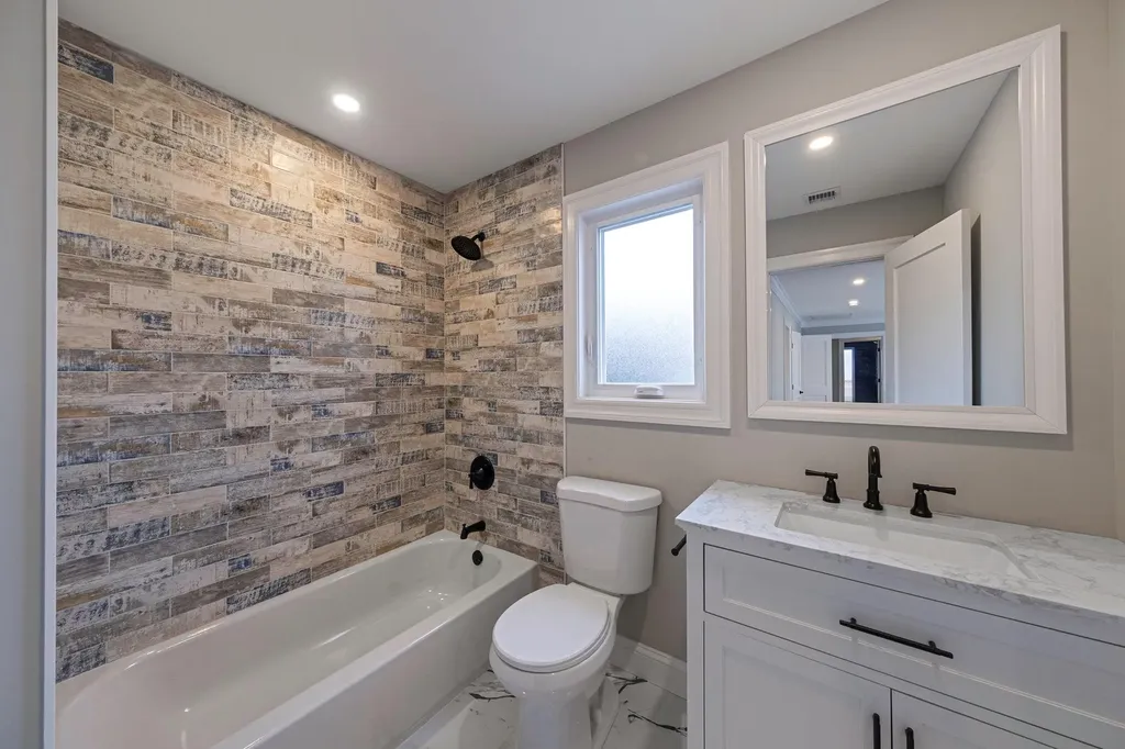 72 Crescent Lane Levittown NY 11756