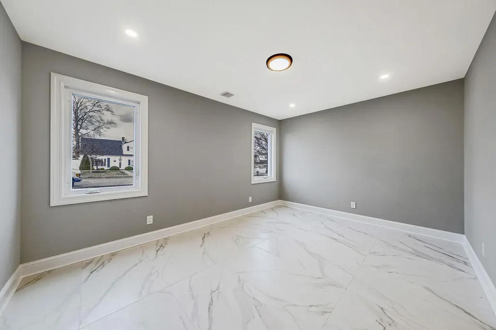 72 Crescent Lane Levittown NY 11756