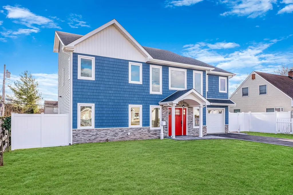 72 Crescent Lane Levittown NY 11756