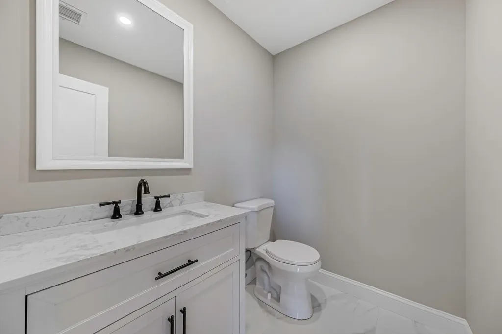 72 Crescent Lane Levittown NY 11756