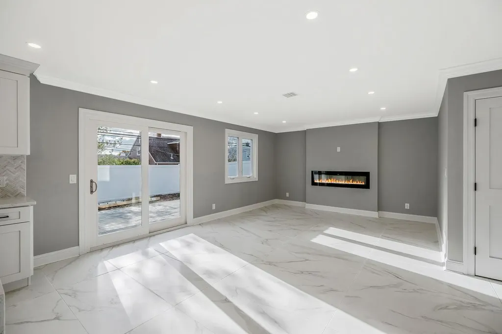 72 Crescent Lane Levittown NY 11756
