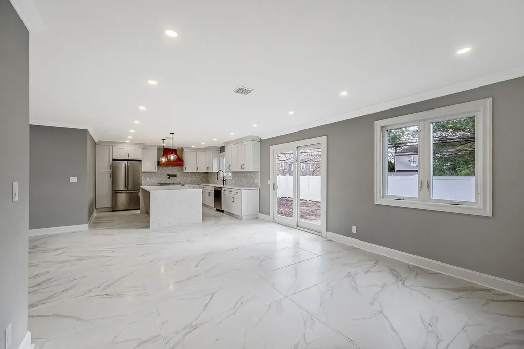 72 Crescent Lane Levittown NY 11756