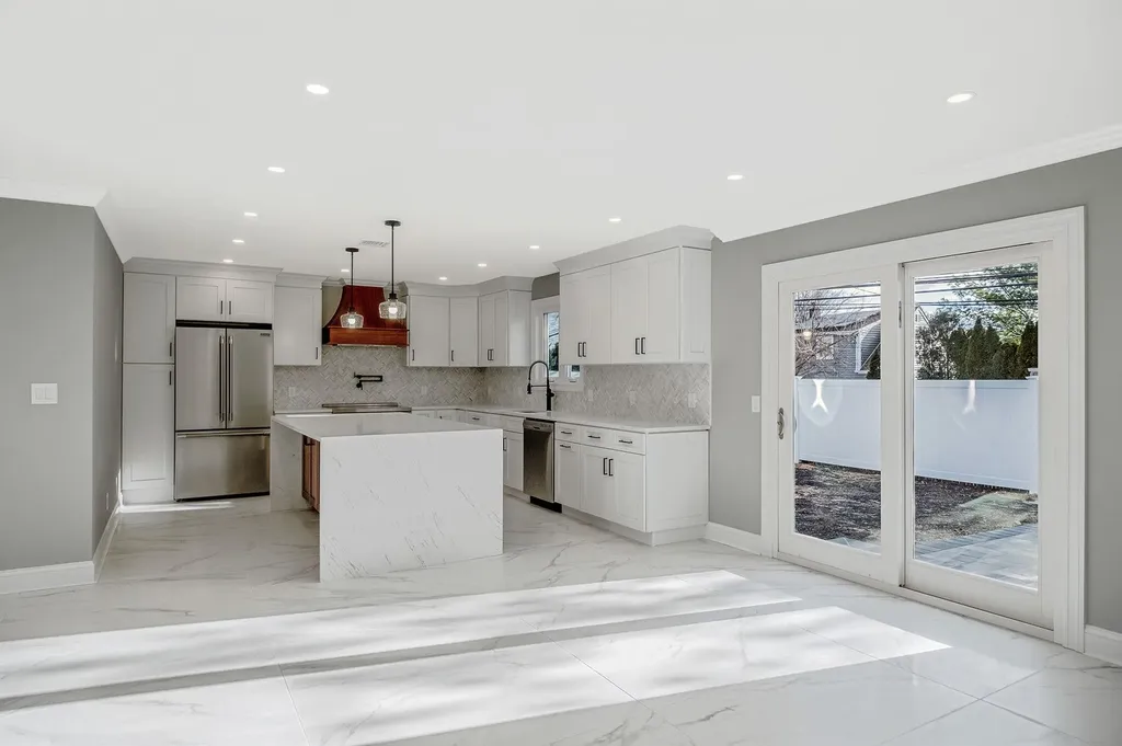 72 Crescent Lane Levittown NY 11756