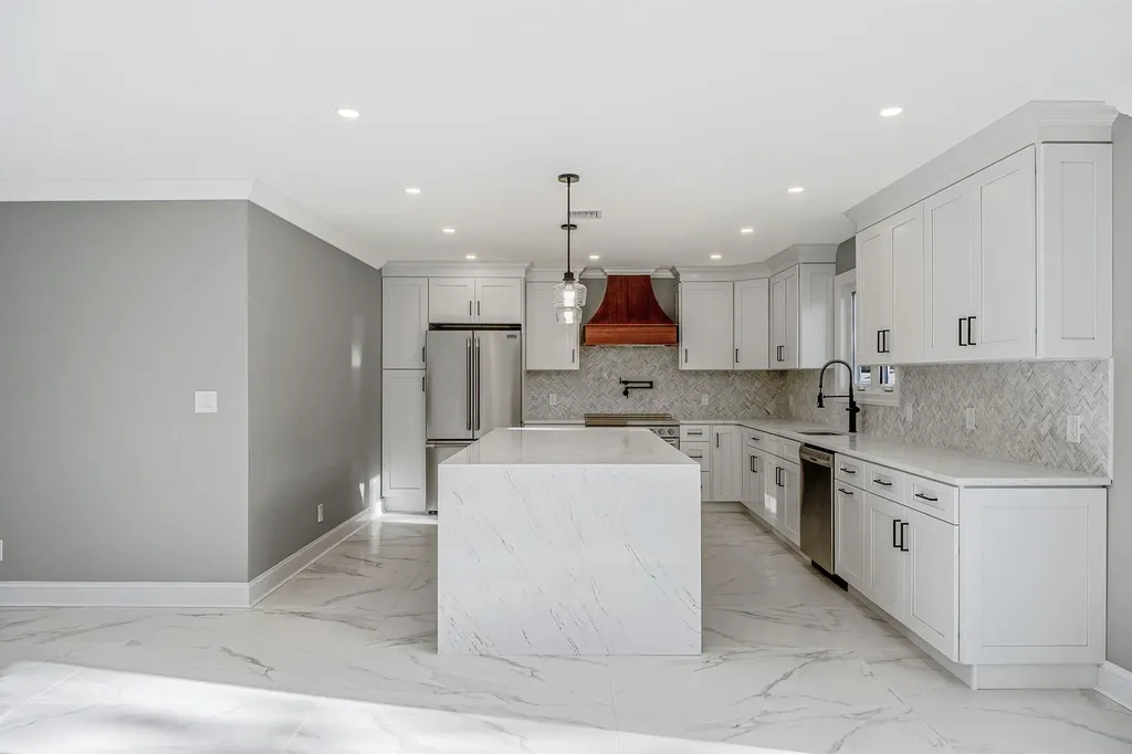 72 Crescent Lane Levittown NY 11756