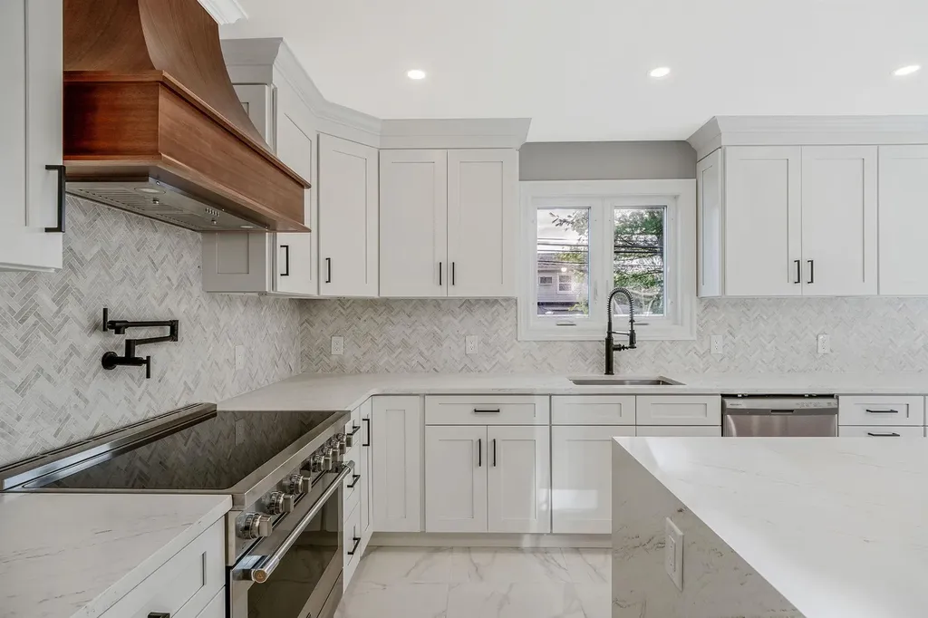 72 Crescent Lane Levittown NY 11756