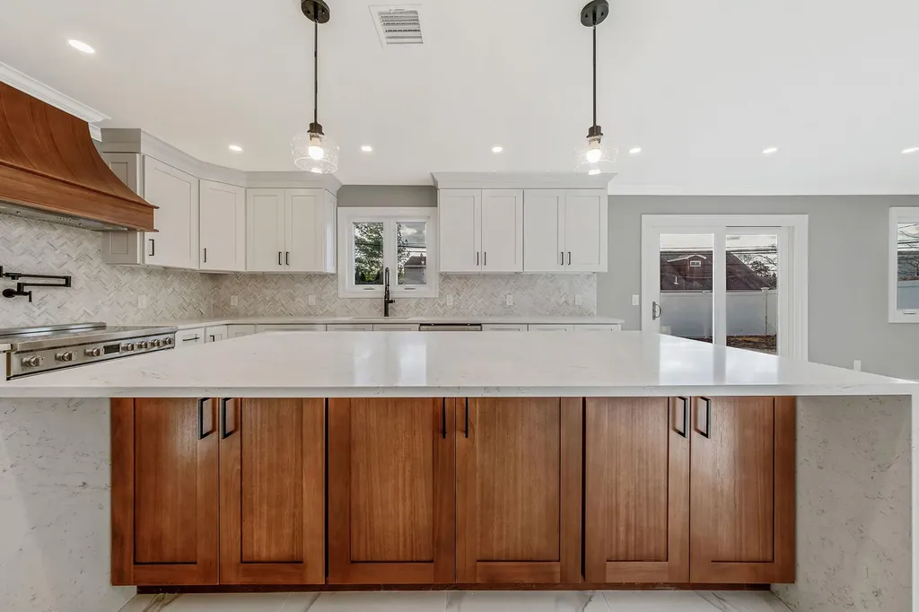 72 Crescent Lane Levittown NY 11756