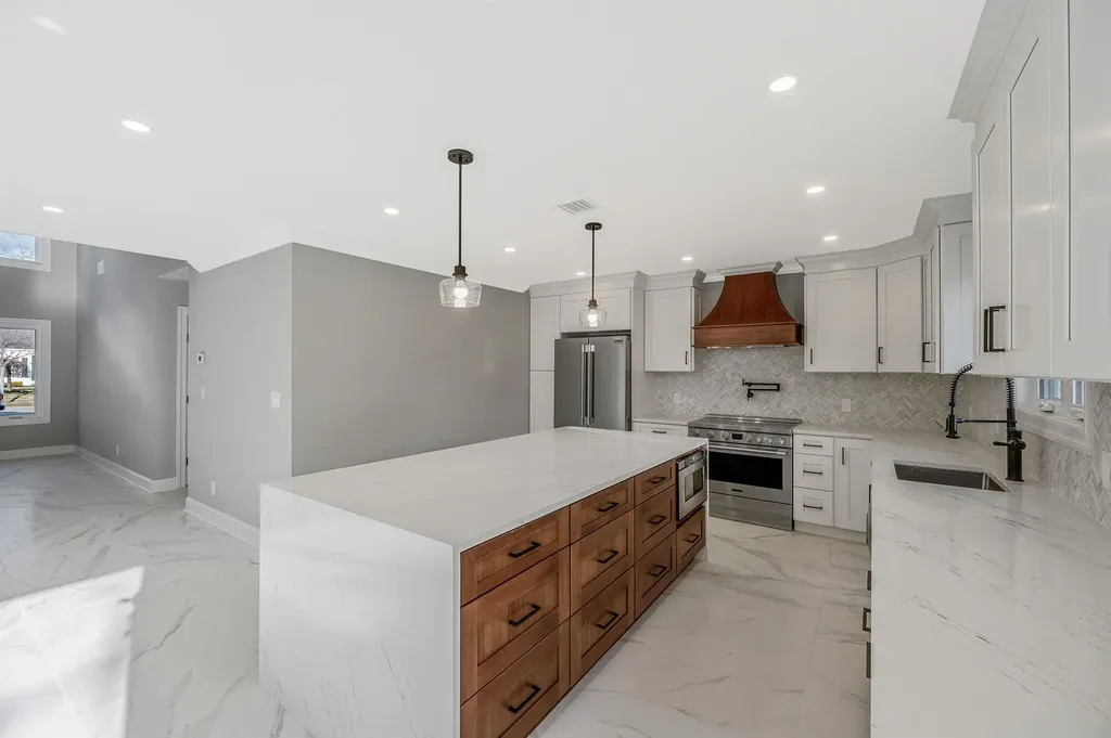 72 Crescent Lane Levittown NY 11756