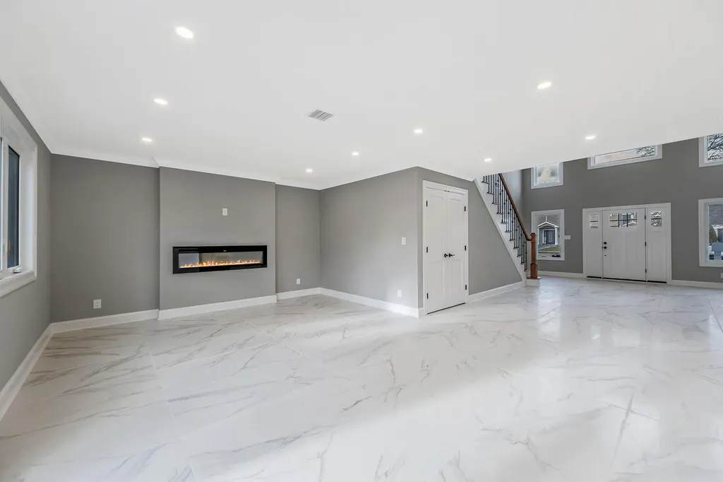 72 Crescent Lane Levittown NY 11756