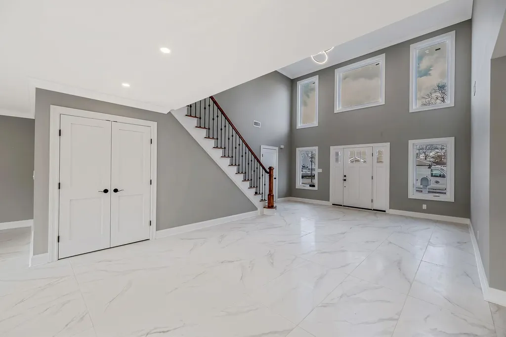 72 Crescent Lane Levittown NY 11756